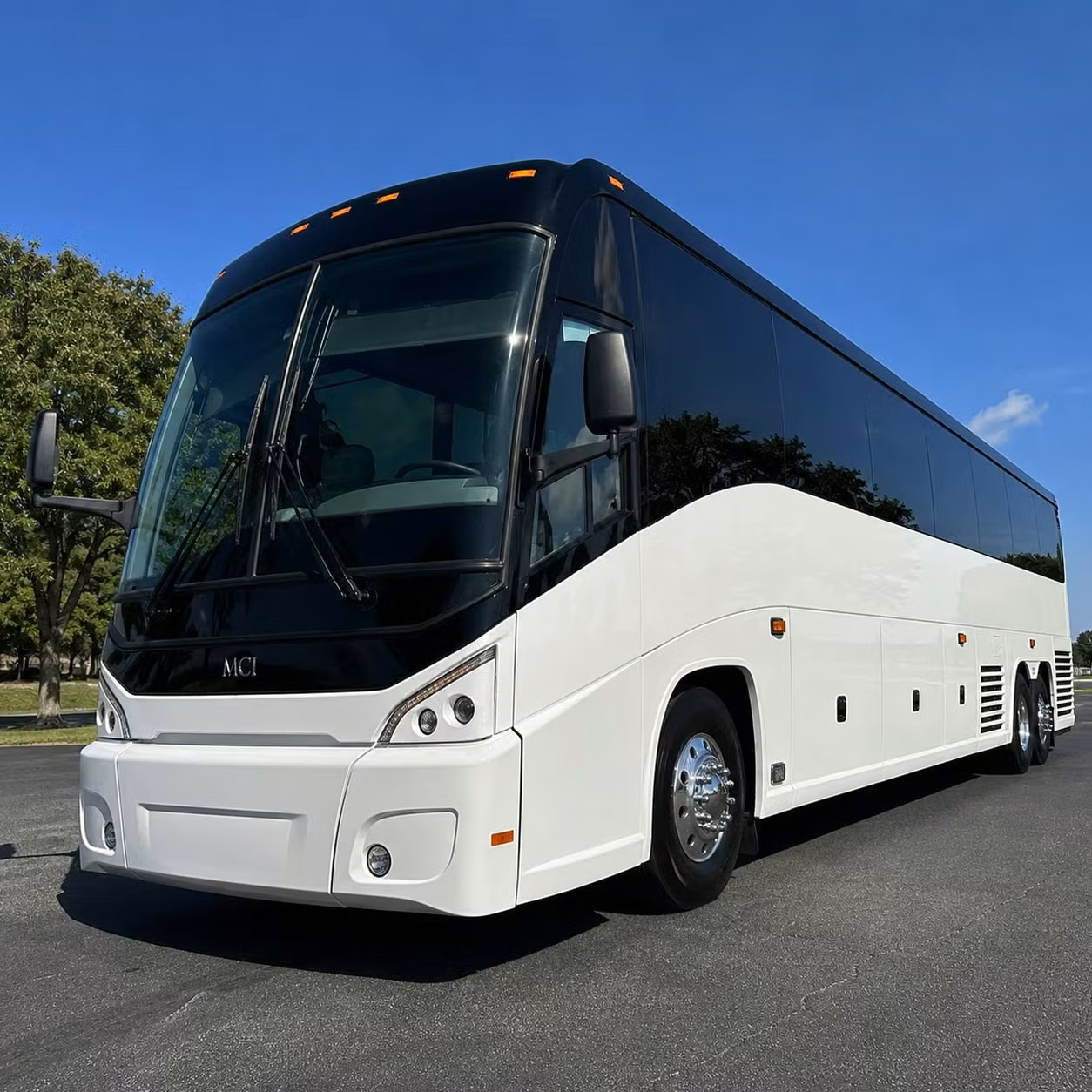charterbusrentallincolnne com helps you secure long distance transportation for lincoln wedding guests traveling from out of town