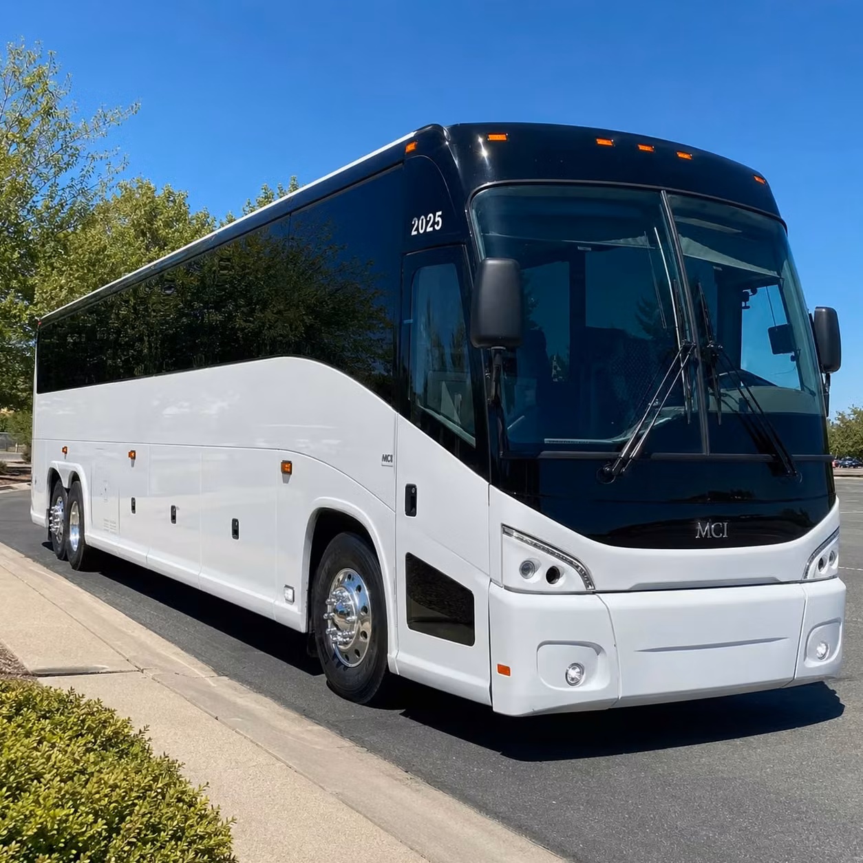 charterbusrentallincolnne com will help you book long distance transportation for lincoln corporate groups and conference travel