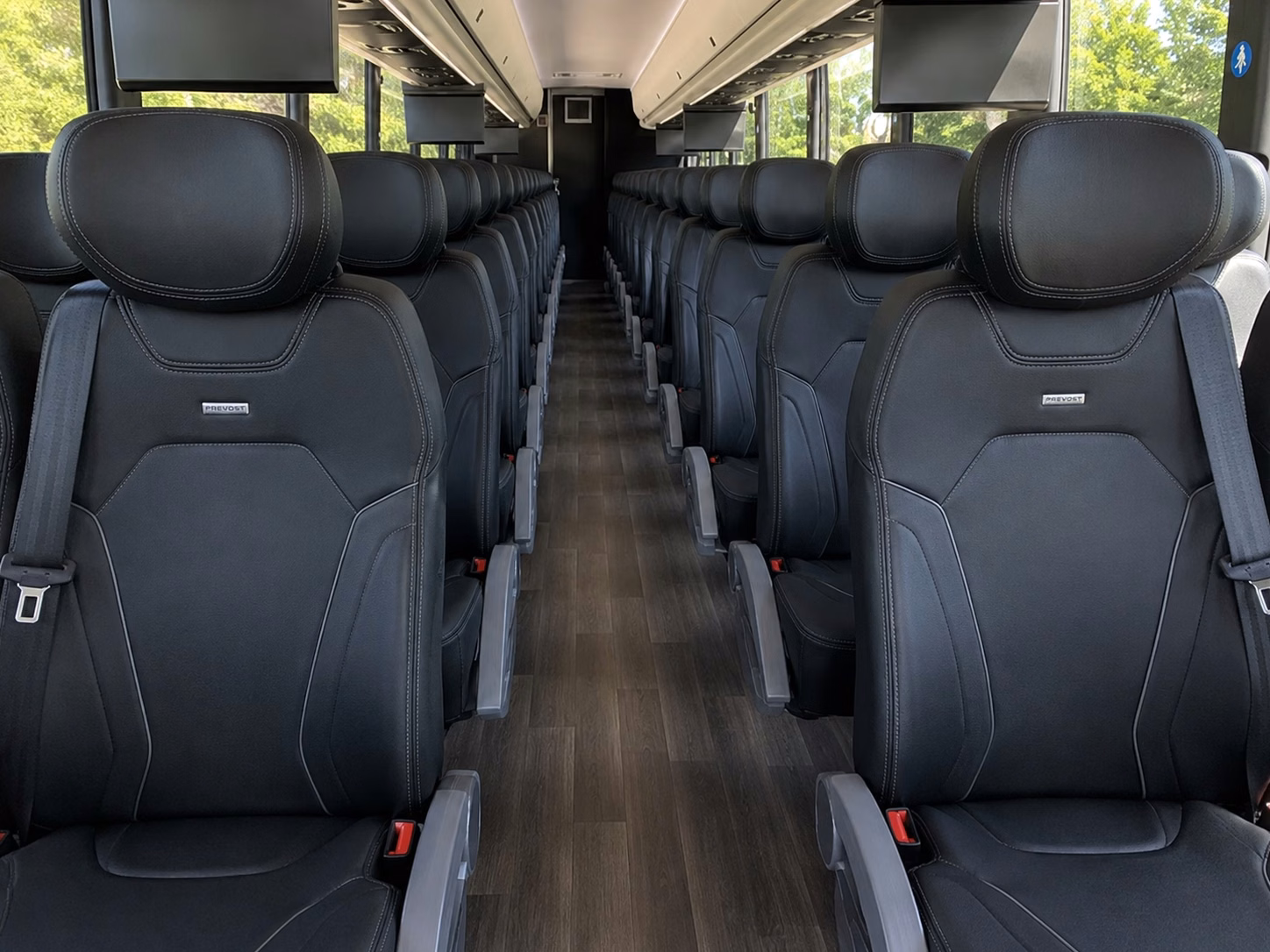 shuttle your wedding guests between lincoln hotels and your ceremony venue without the stress